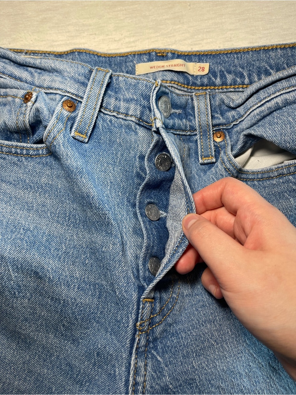 Women's Levi's Wedgie Straight Jeans Size 28 High Rise Medium Wash Trendy - Picture 7 of 14